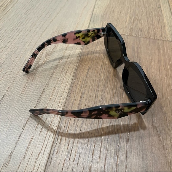 [authentic] Prada Sunglasses - Picture 7 of 15